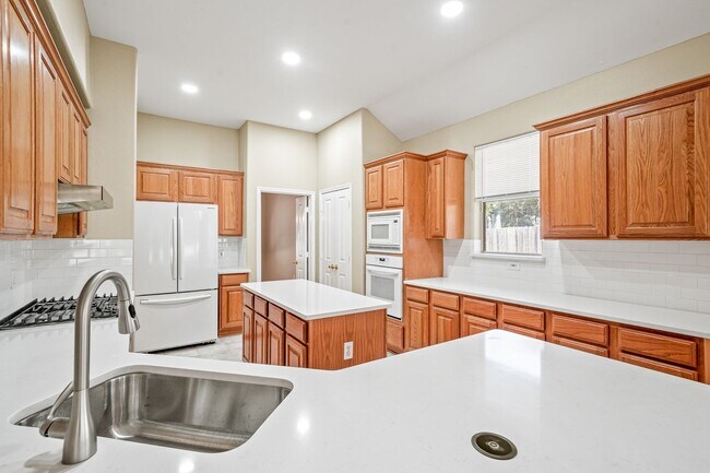 Building Photo - 8615 Traciney Blvd