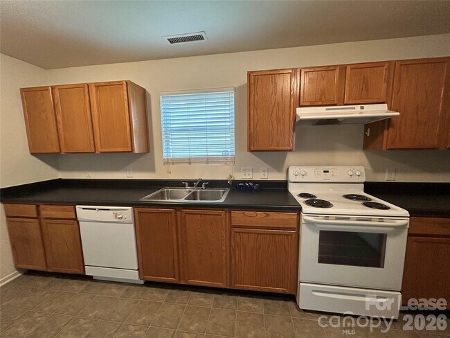 Building Photo - 3015 Meadow Knoll Dr
