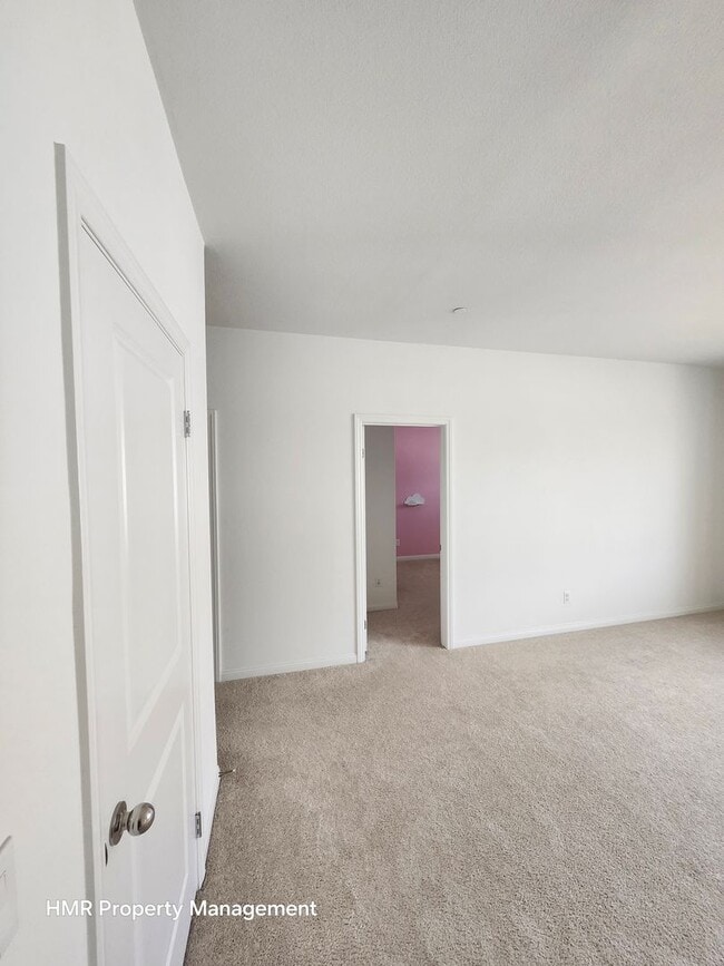 Building Photo - Beautiful two story 5 bedroom in ontario R...