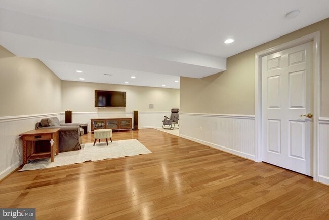 Building Photo - 2230 Carmichael Dr