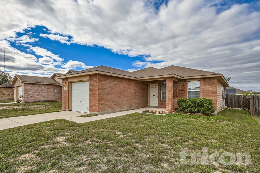 Building Photo - 9227 Dublin Heights