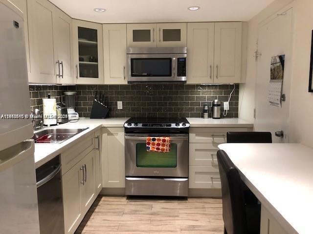 Building Photo - 400 Kings Point Dr