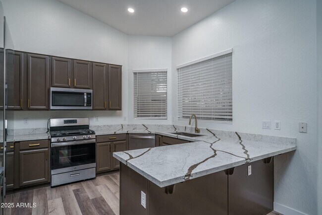 Building Photo - 4609 E Pinnacle Vista Dr