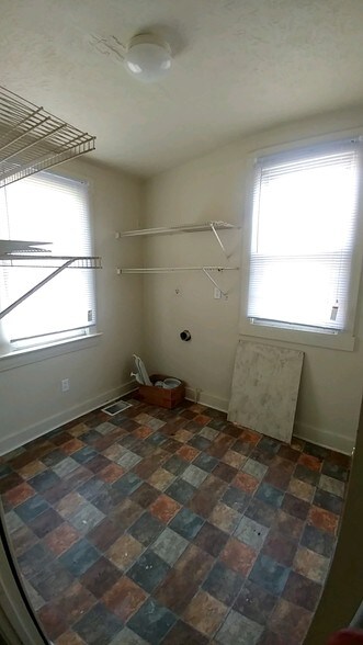 Laundry Room - 1600 Beech St