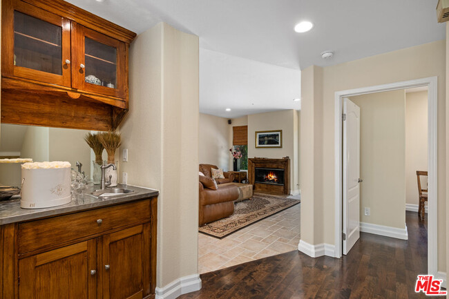 Building Photo - 682 Palisades Dr