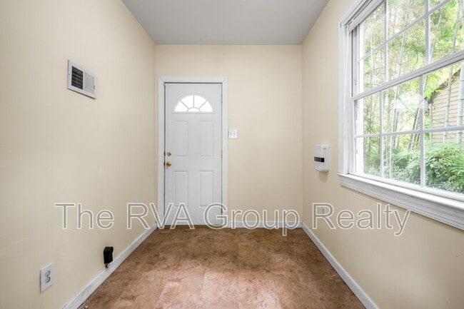 Building Photo - 819 Boroughbridge Rd