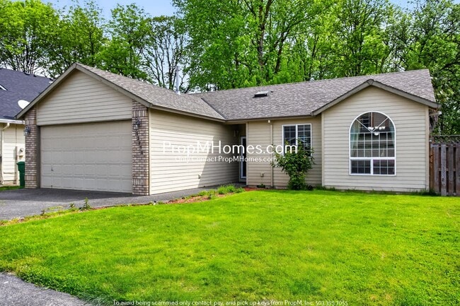 Building Photo - Spacious Three Bedroom Home in Clackamas!