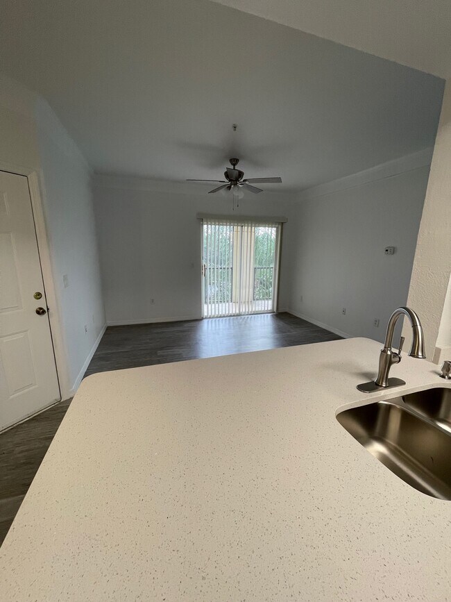 Building Photo - 11480 Villa Grand