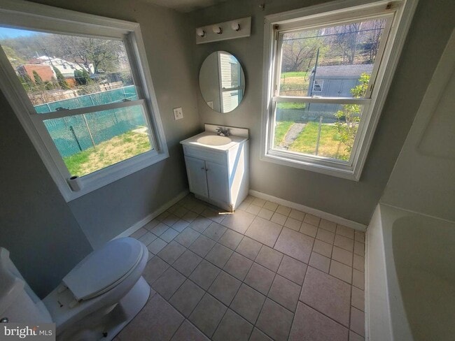 Building Photo - 1736 Fairview St