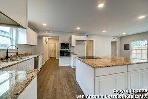 Building Photo - 811 W Kings Hwy