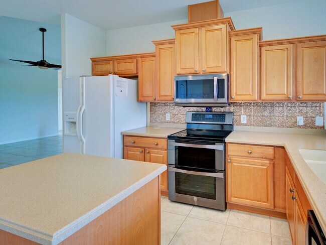 Building Photo - 3BD/2BA/3 Car Garage in Stoneybrook