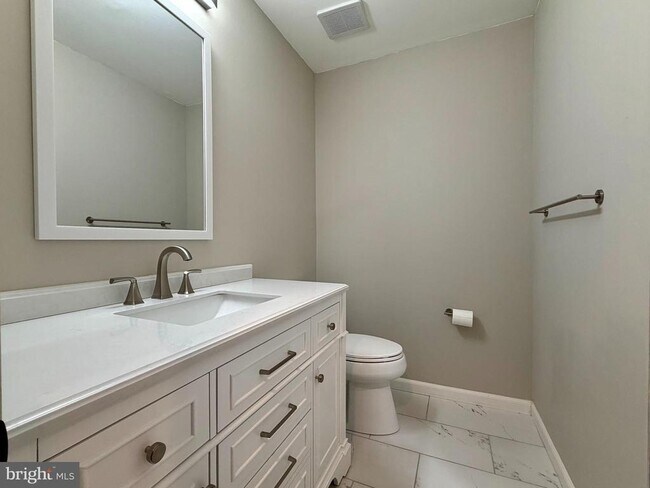 Building Photo - 6036 Helmsman Way