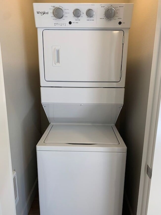 Building Photo - Cozy ADU on Bend's West Side!