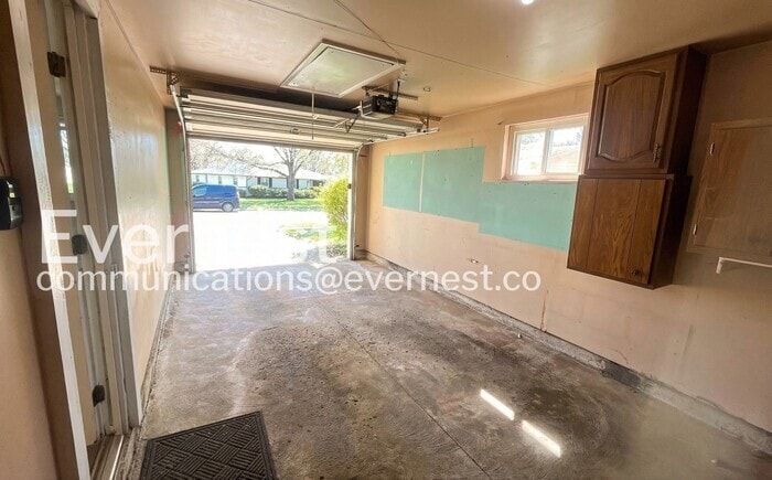 Building Photo - 1423 Marty Dr