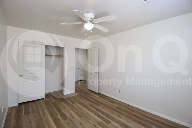 Building Photo - 3813 E Santa Fe Ln