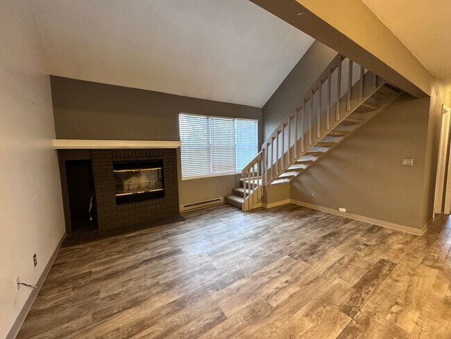 Building Photo - 1 Bedroom with Additional Loft!