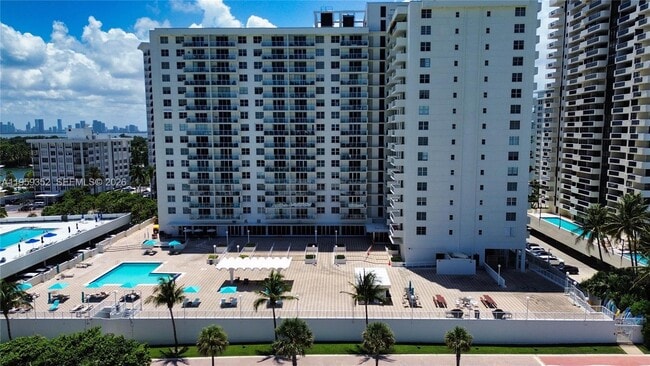 Building Photo - 5701 Collins Ave