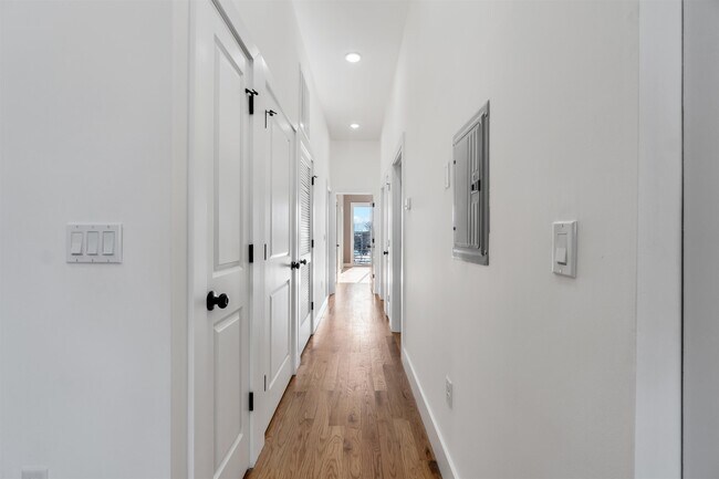 Building Photo - 94 Van Horne St