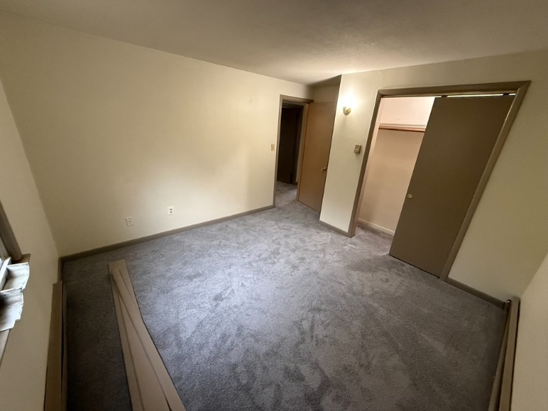 Building Photo - 372 Park St