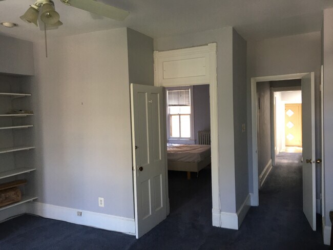 Building Photo - 219 C St NE