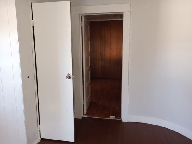 Building Photo - 2 Bedroom 1 Bathroom