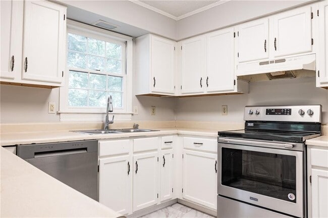 Building Photo - 7766 Hampton Cove