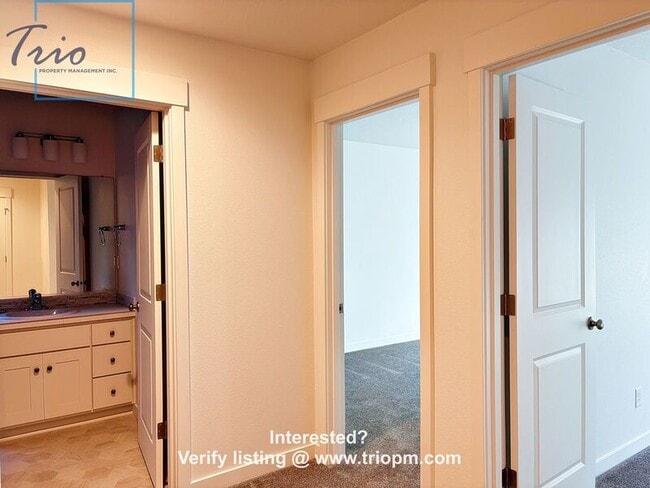 Building Photo - 2442 Brackenfern Blvd