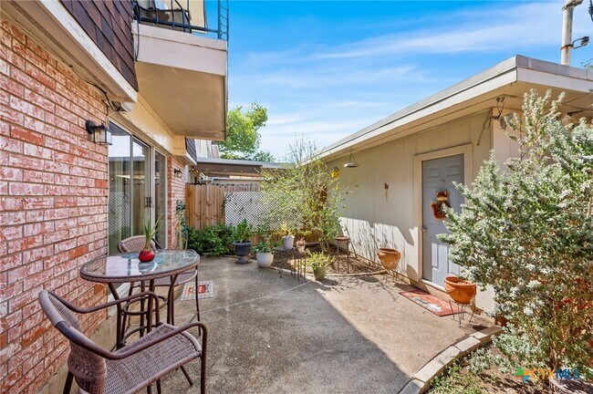 Building Photo - 619 Strings Dr