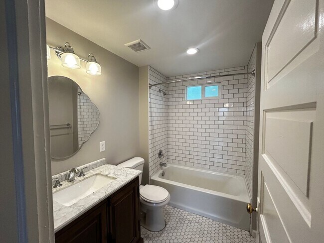 Building Photo - Elegant 3 Bed, 2 Bath Home in Spokane!