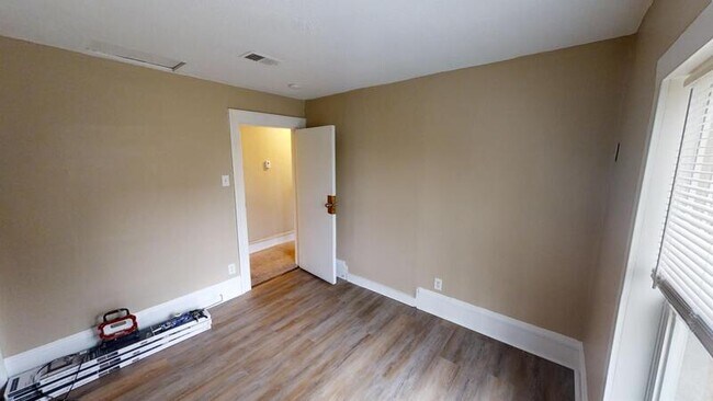 Building Photo - 716 Pearl St