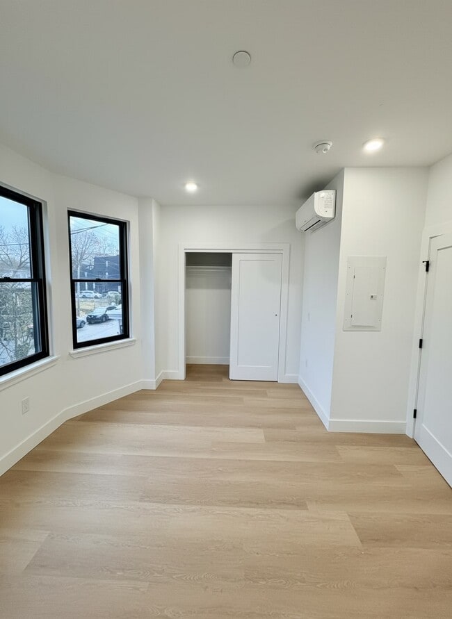 Building Photo - 178 W Seymour St