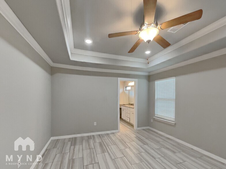 Building Photo - 941 Lakeview Dr