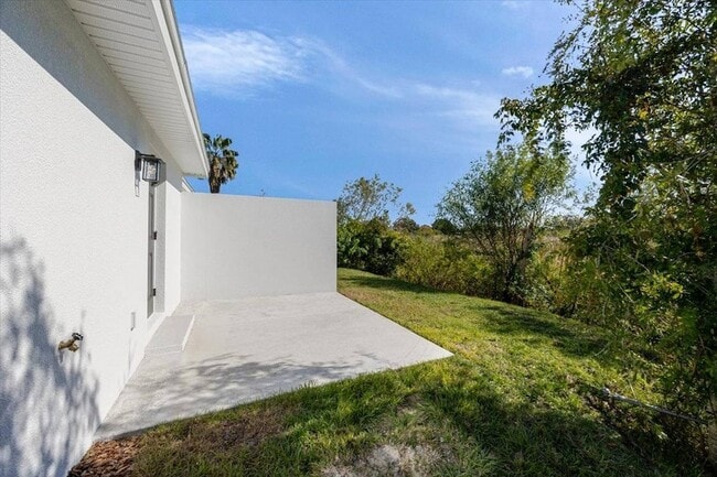 Building Photo - 1164 Fairway Dr