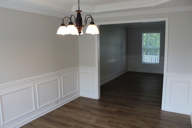 Building Photo - Beautifully Renovated Home in Worthington ...