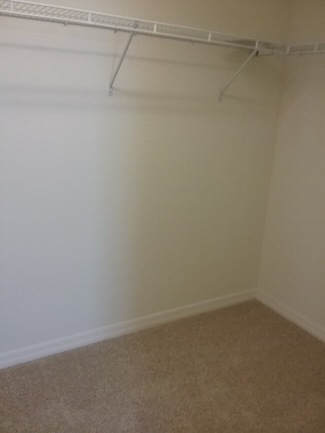 Building Photo - 3 Bedroom 2.5 Bath Townhouse in Turtle Cre...