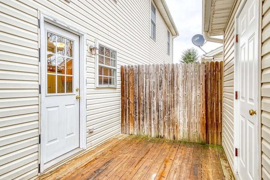 Backyard Deck/Shed area - 650 Republic Rd