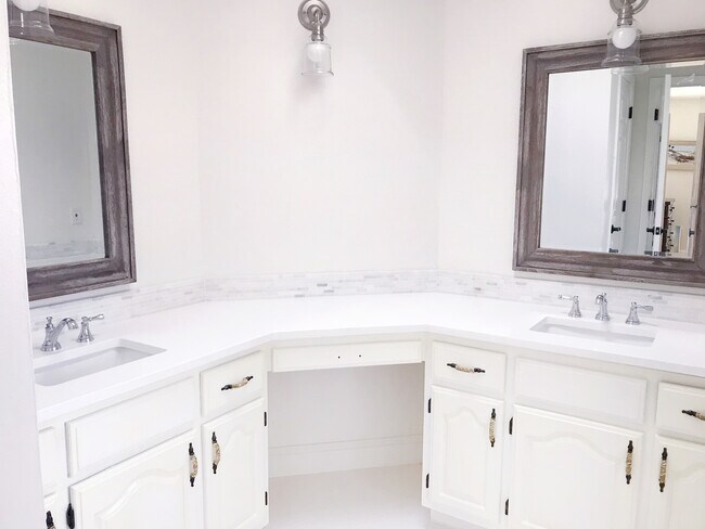Master Bath - 200 Margaret St