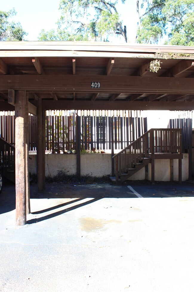 Building Photo - 409 Westwood Dr