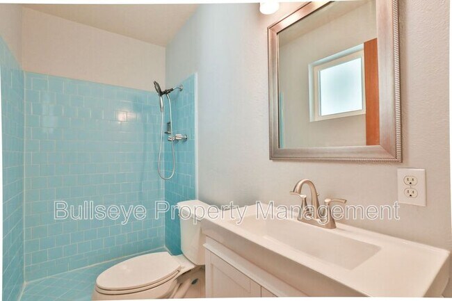 Building Photo - 1037 E El Caminito Dr