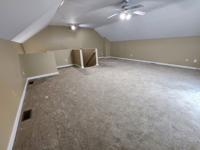 Building Photo - Station Camp Schools zoning! 3 bed with bonus room! Pet friendly!