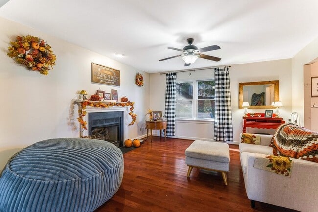 Building Photo - 1141 Decca Dr