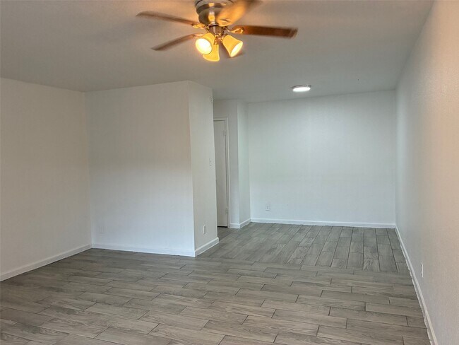 Building Photo - 6200 W Tidwell Rd