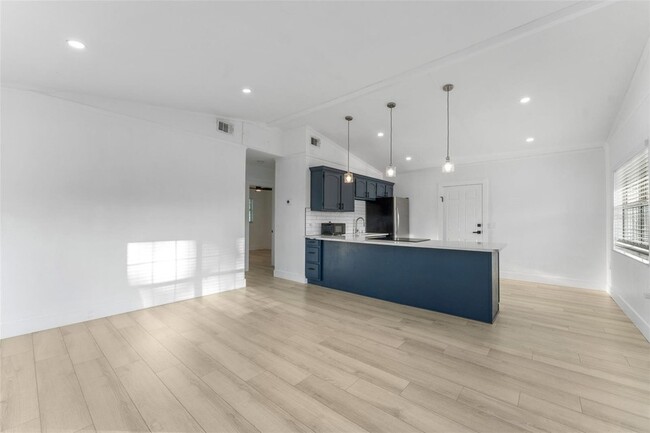 Building Photo - 2112 Ranchita Trail