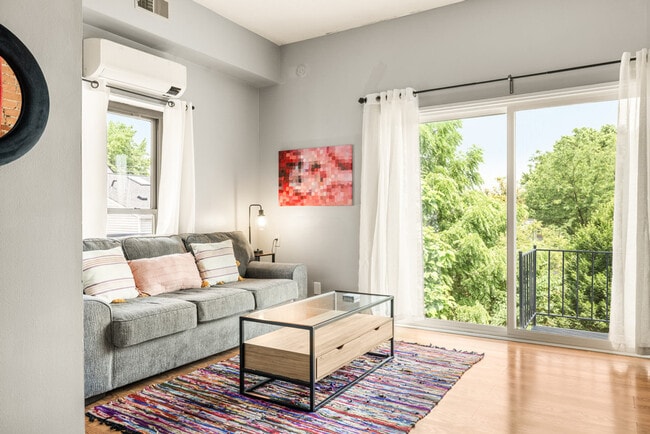 Building Photo - 962 Pavilion St