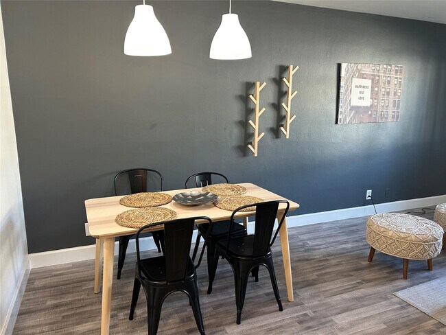 Building Photo - 1821 NE 62nd St