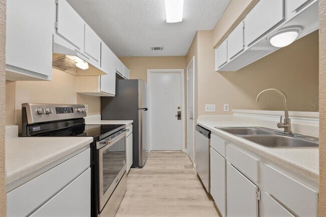 Building Photo - 16016 Fitchburg Cir