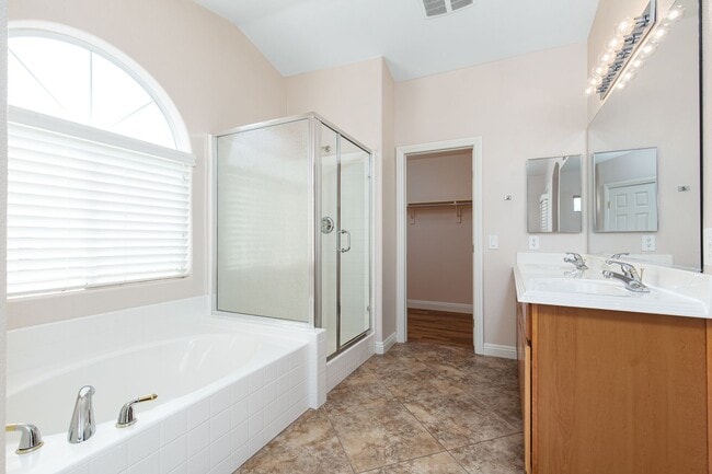 Building Photo - HUGE 5 BEDROOM, 3 BATH 2 STORY HOME IN GATED COMMUNITY NEAR SOUTHERN HIGHLANDS