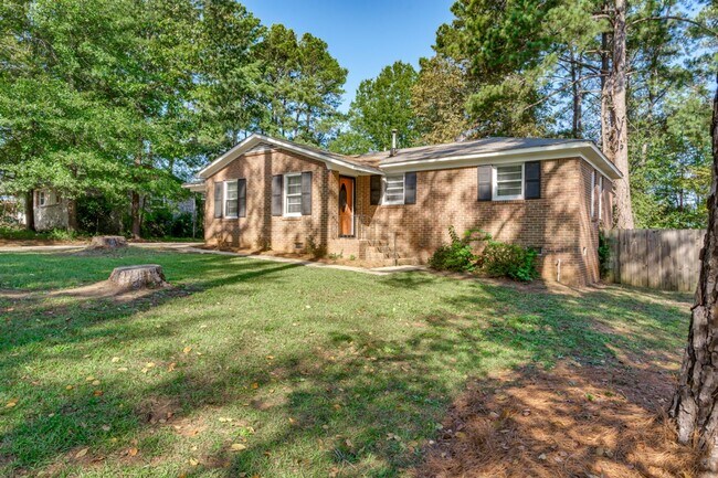 Building Photo - Beautifully updated, all-brick home locate...