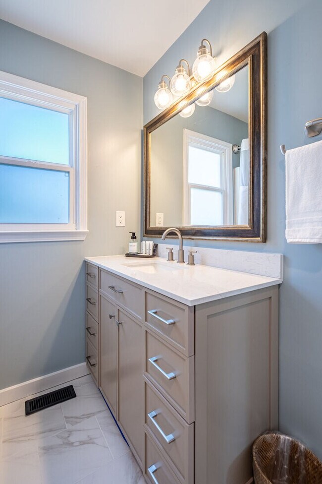 Building Photo - 18 Huntcliff Dr