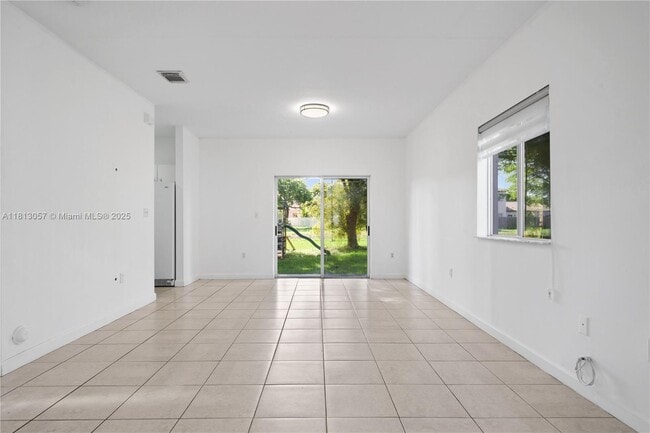 Building Photo - 1180 NE 41st Ave